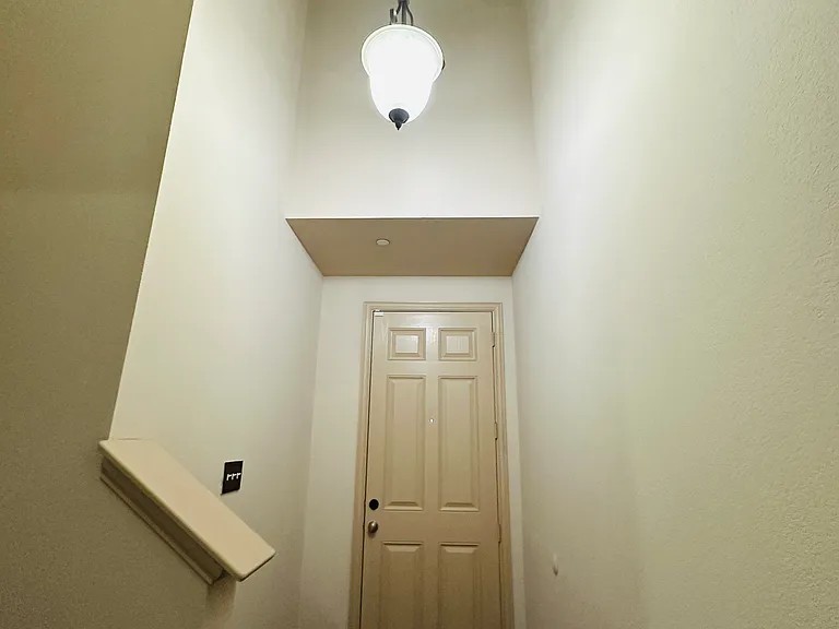 2249 Salado Dr — Photo 9
