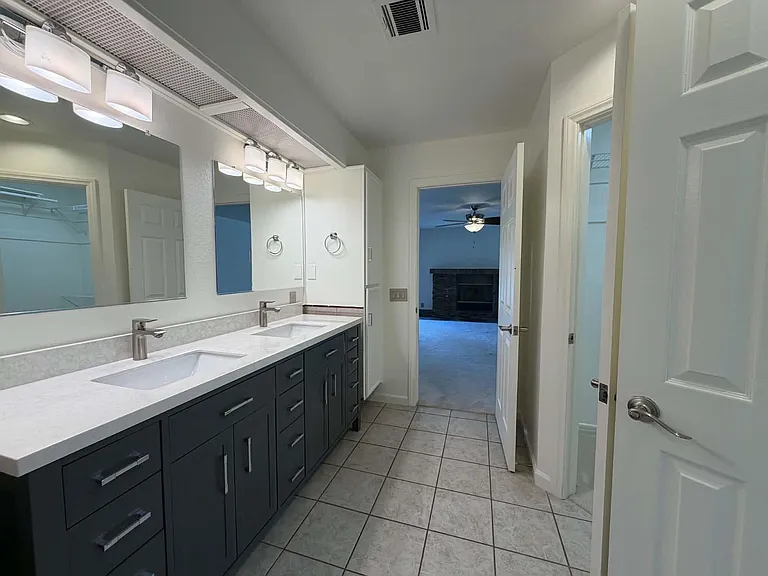 10 Venus Dr — Photo 52