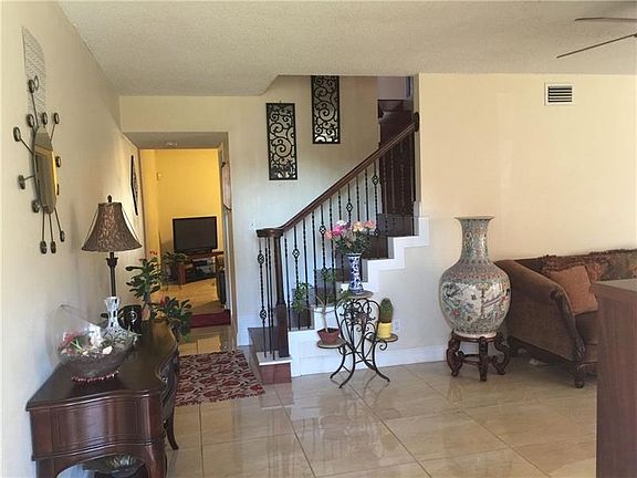 5th image of 14 Madrid Ln
