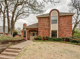800 Shady Lake Dr, Bedford, TX 76021