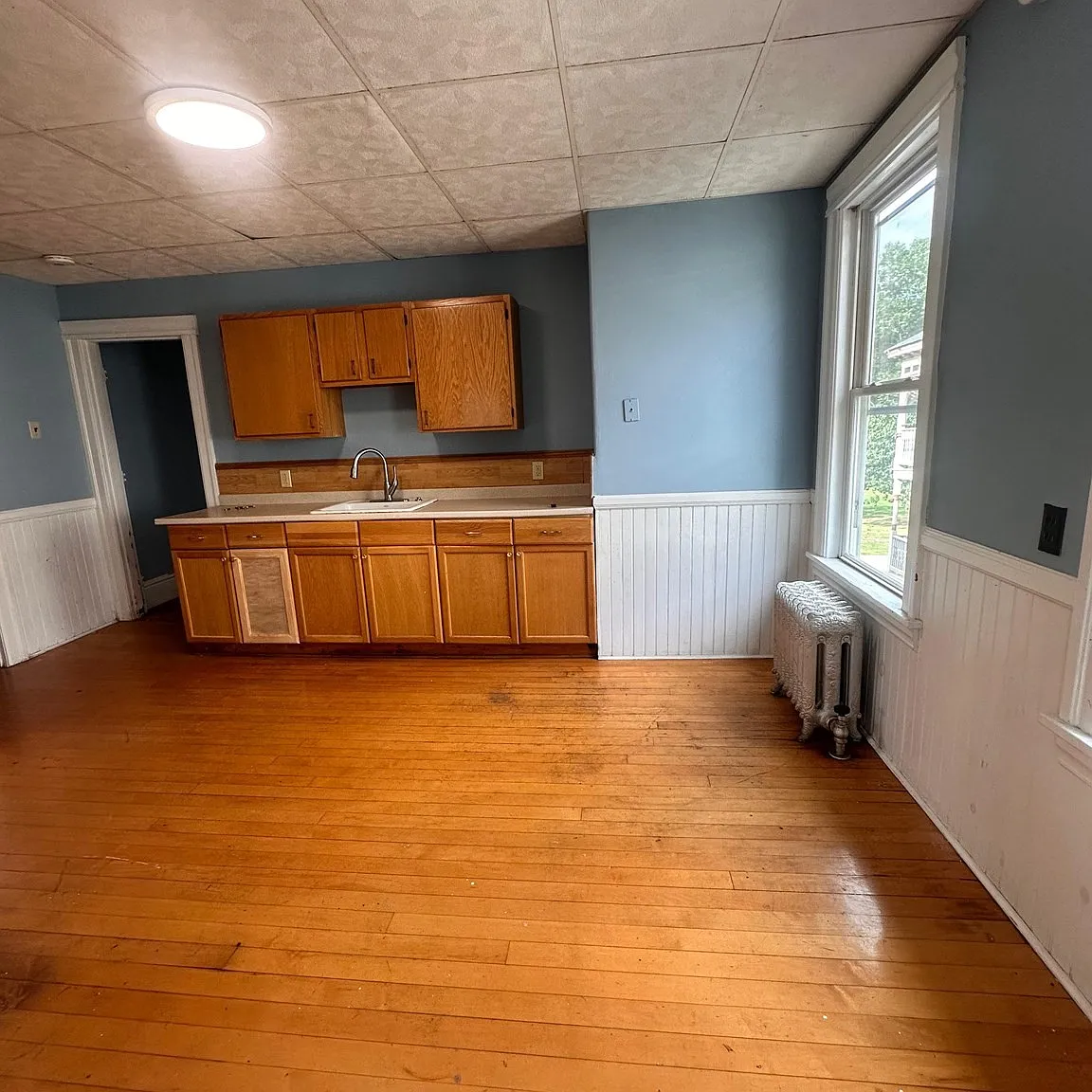 3 bed, 1.0 bath, 1769 sqft, $2,700 — Photo 3