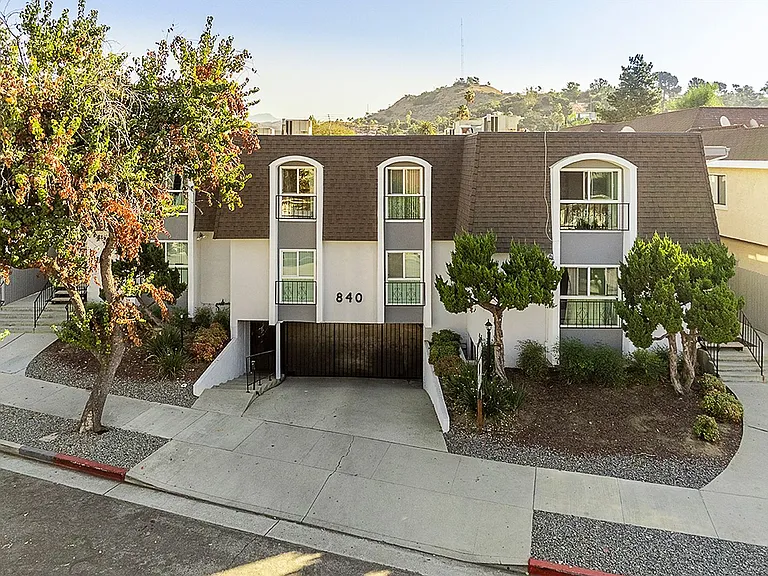 840 Fischer St — Photo 2
