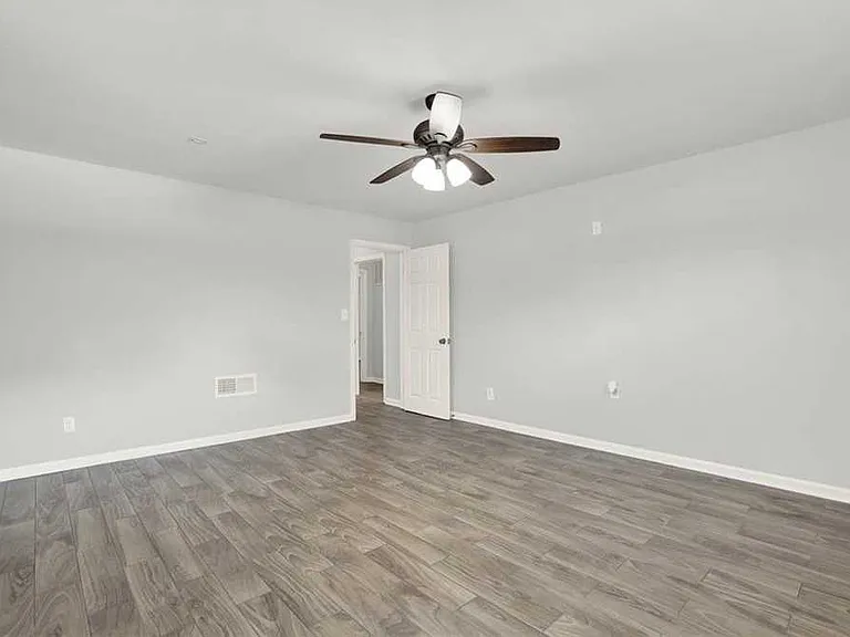 5 Greenbriar Ave — Photo 28