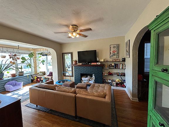 Living Room with fireplace (non functional)