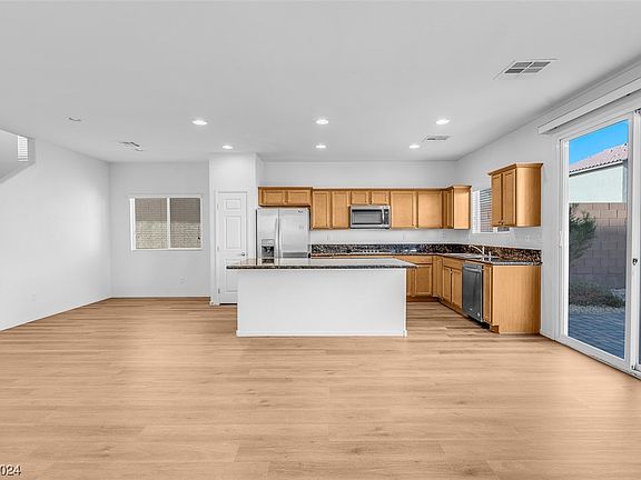 3rd image of 8280 Southern Cross Ave