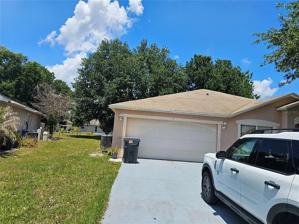 3 bed, 2.0 bath, 2052 sqft, $1,800 — Photo 2