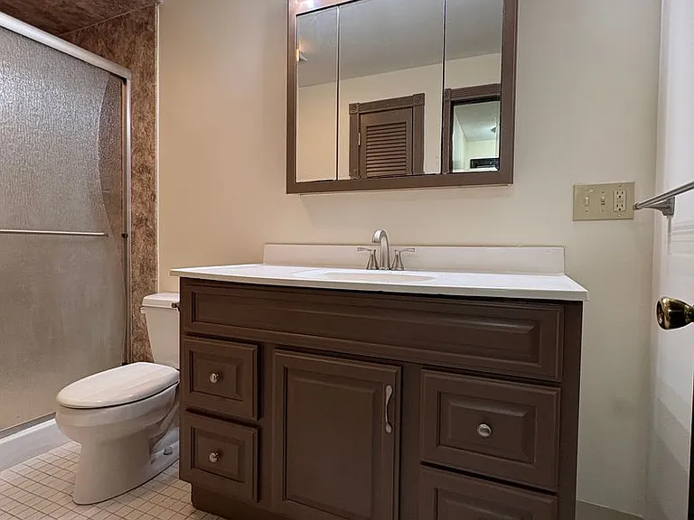 700 Robbins Ave #6 — Photo 5