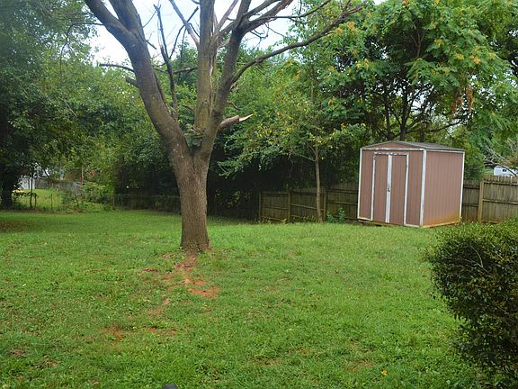 4th image of 2615 Edinburgh Dr NW