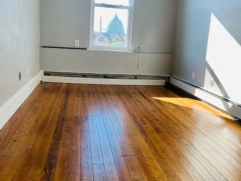211 S Saint Clair St — Photo 16