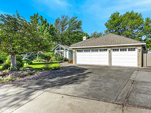 4th image of 1384 Larson Creek Dr