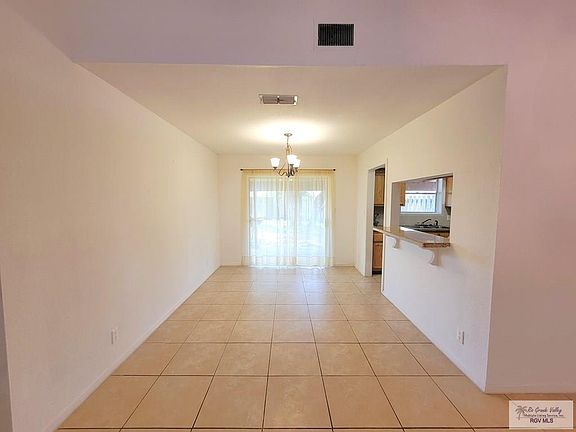 3rd image of 2802 Mariposa Ln