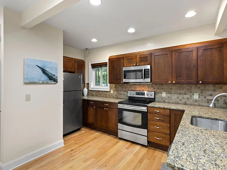 211 Union Ave #2 — Photo 8