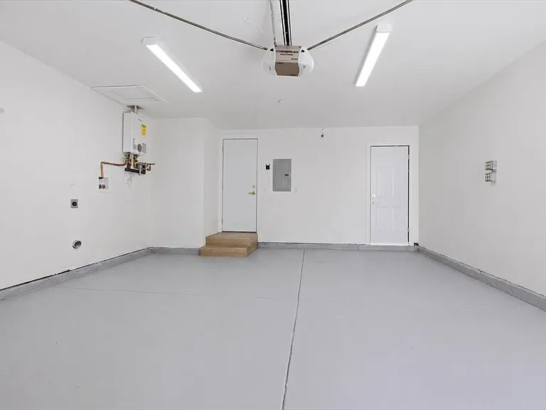 7947 Serena Ct — Photo 23