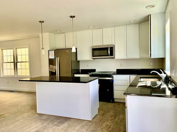 215 High Street #4, Taunton, MA 02780