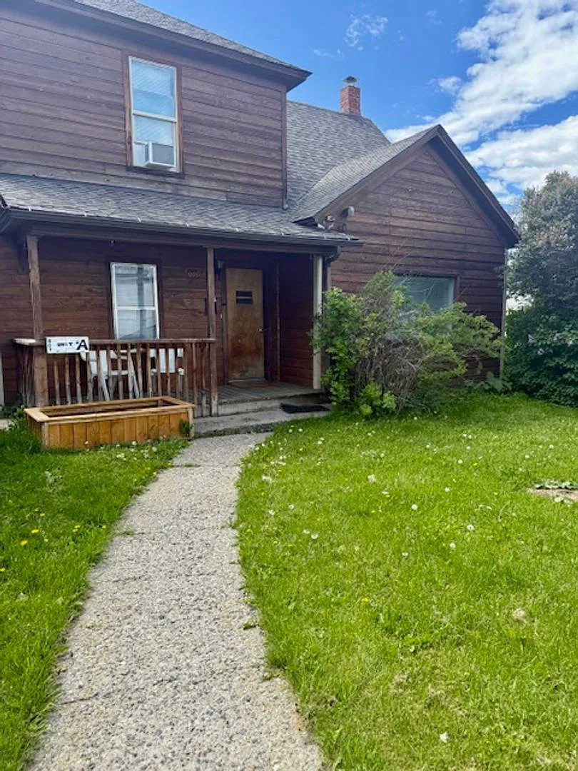 3 Bedroom, 1 Bath Apartment for Rent - Close to MSU - Pets Friendly — Photo 1