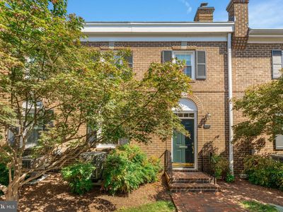 1027 N Pitt St, Alexandria, VA, 22314