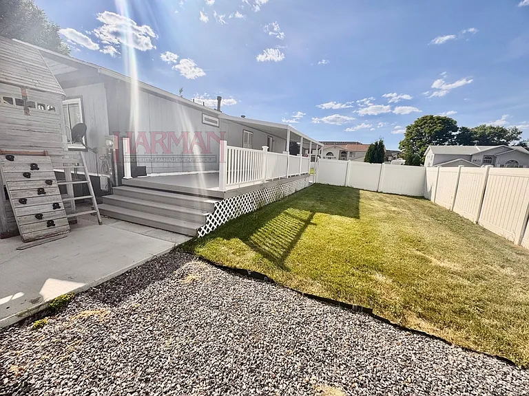 863 S Artesian Rd — Photo 19