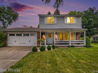 8634 Buffalo Dr, Commerce Township, MI 48382