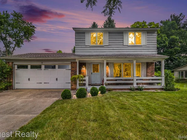 8634 Buffalo Dr, Commerce Township, MI 48382