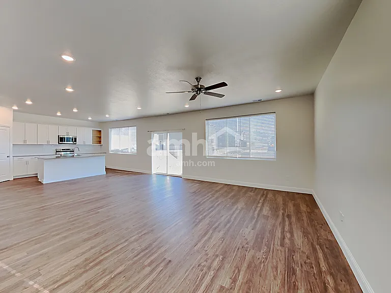 332 N Gibbons Ln — Photo 10