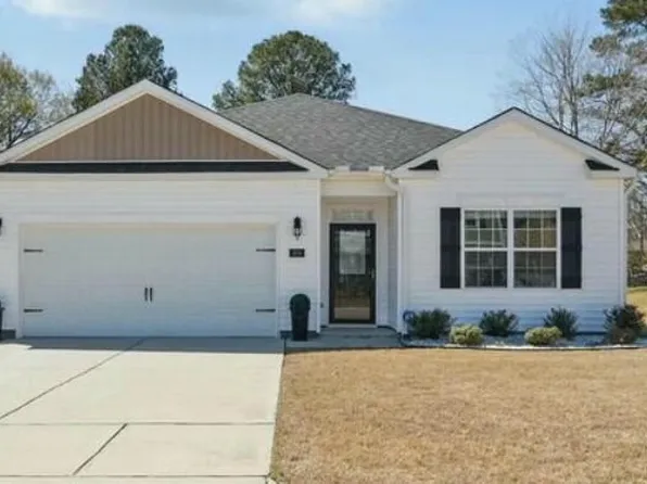 909 Sea Holly Dr, Zebulon, NC 27597