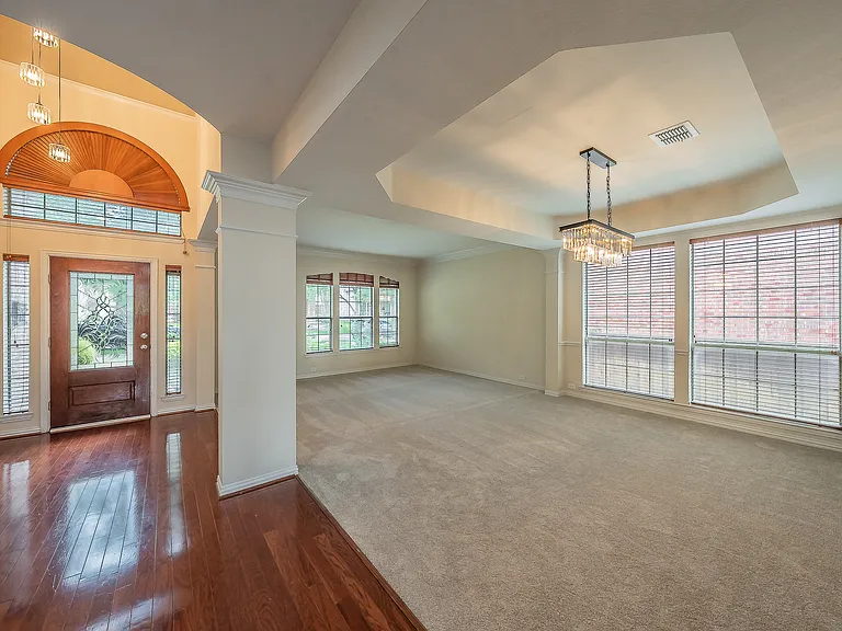 2217 Stonehenge Ln — Photo 2