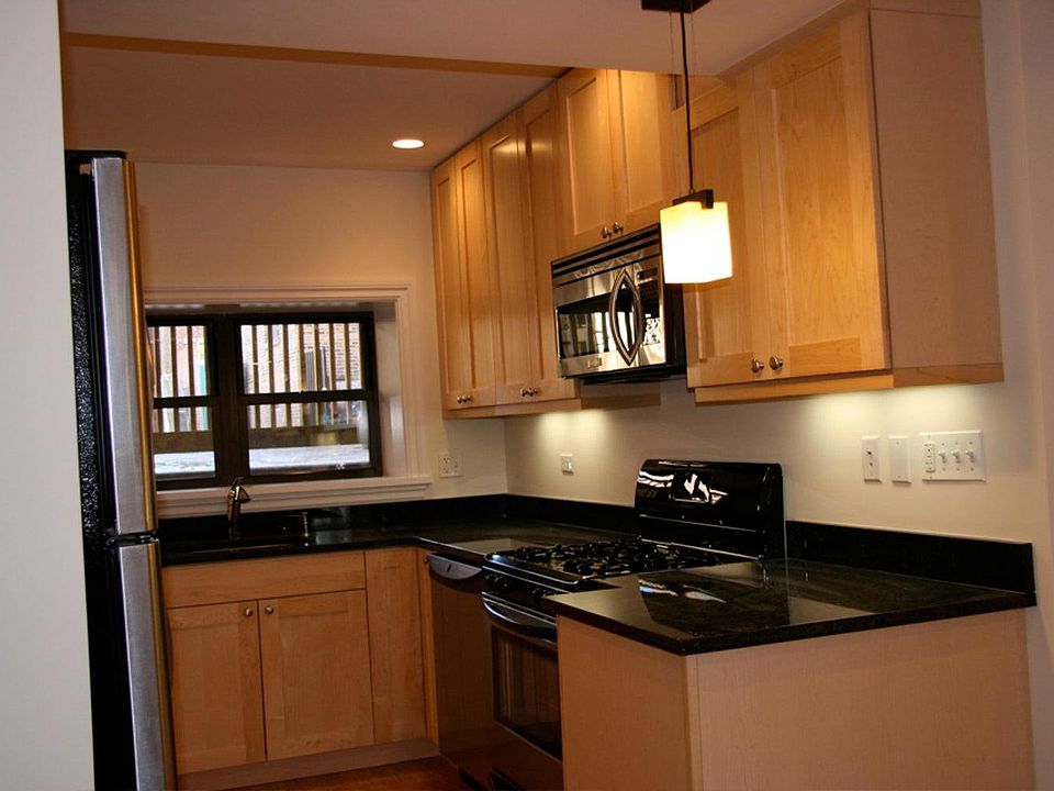 1st image of 2707 N Wilton Ave #G