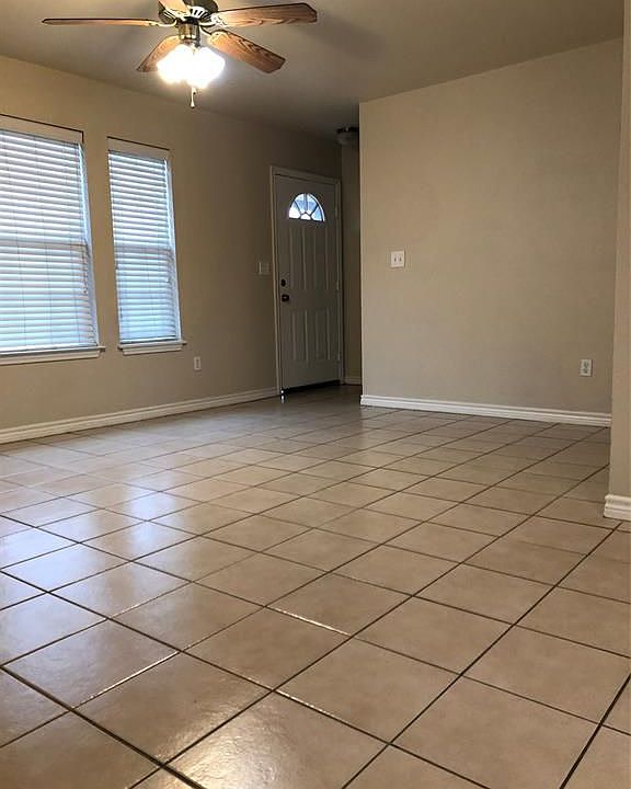 1st image of 105 Yegua Cir