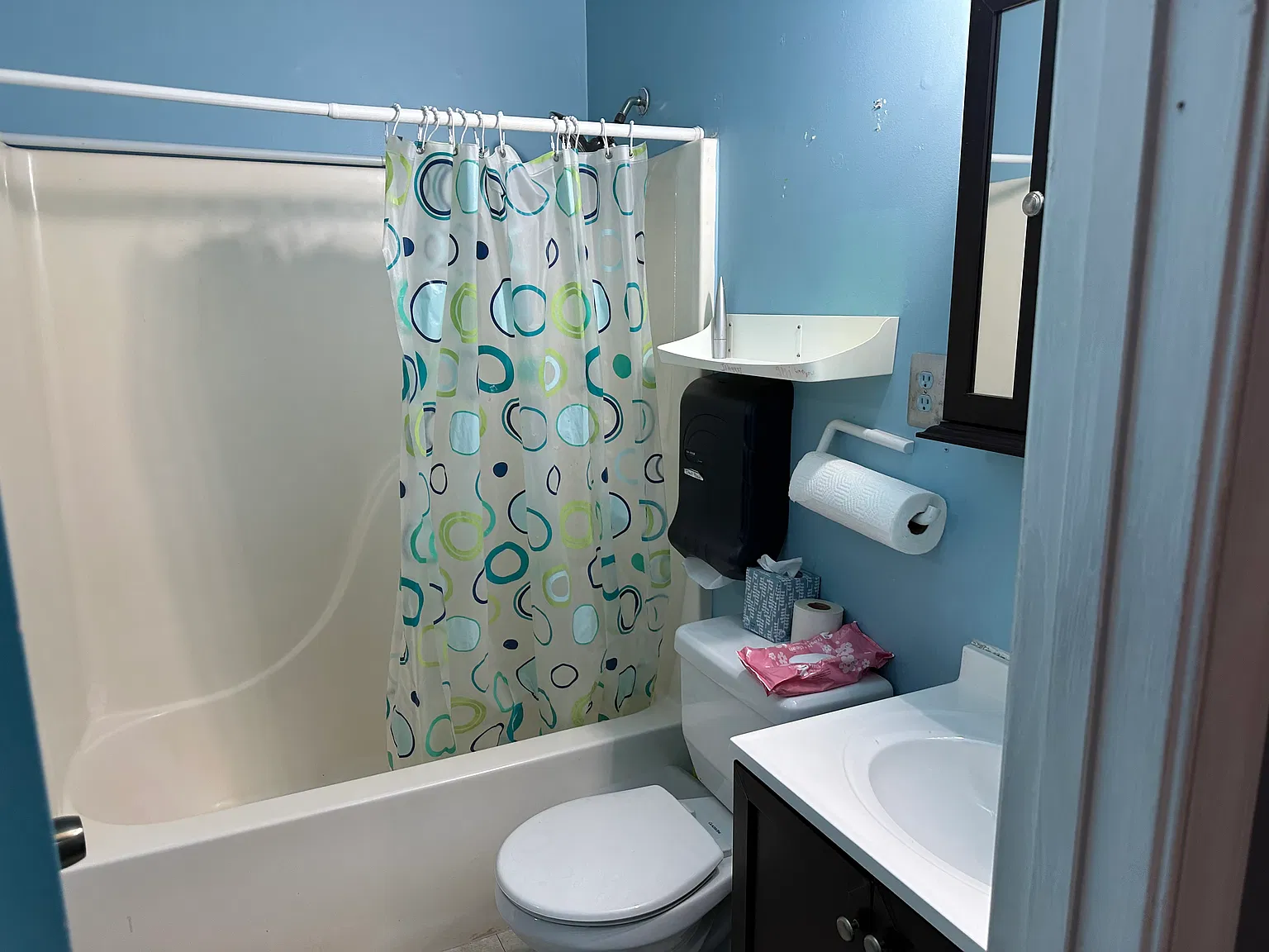 4 bed, 1100 sqft, $2,715 — Photo 2