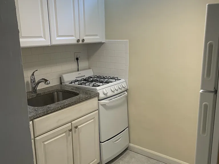 Swansen Apartments — Photo 3