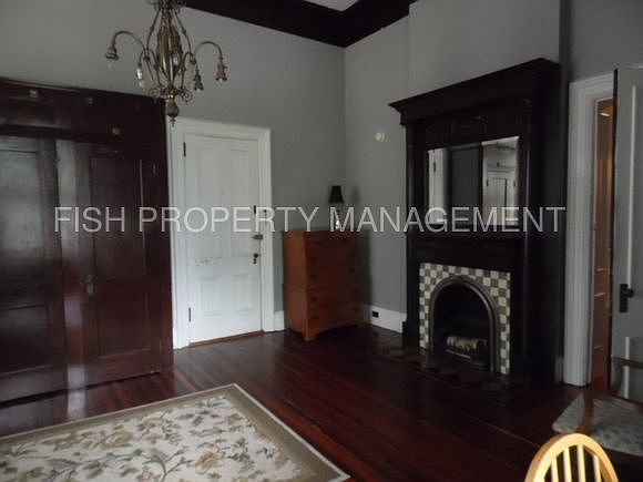 2nd image of 1005 W 4th St APT 1
