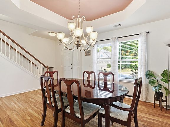 3rd image of 347 Riverdale Rd