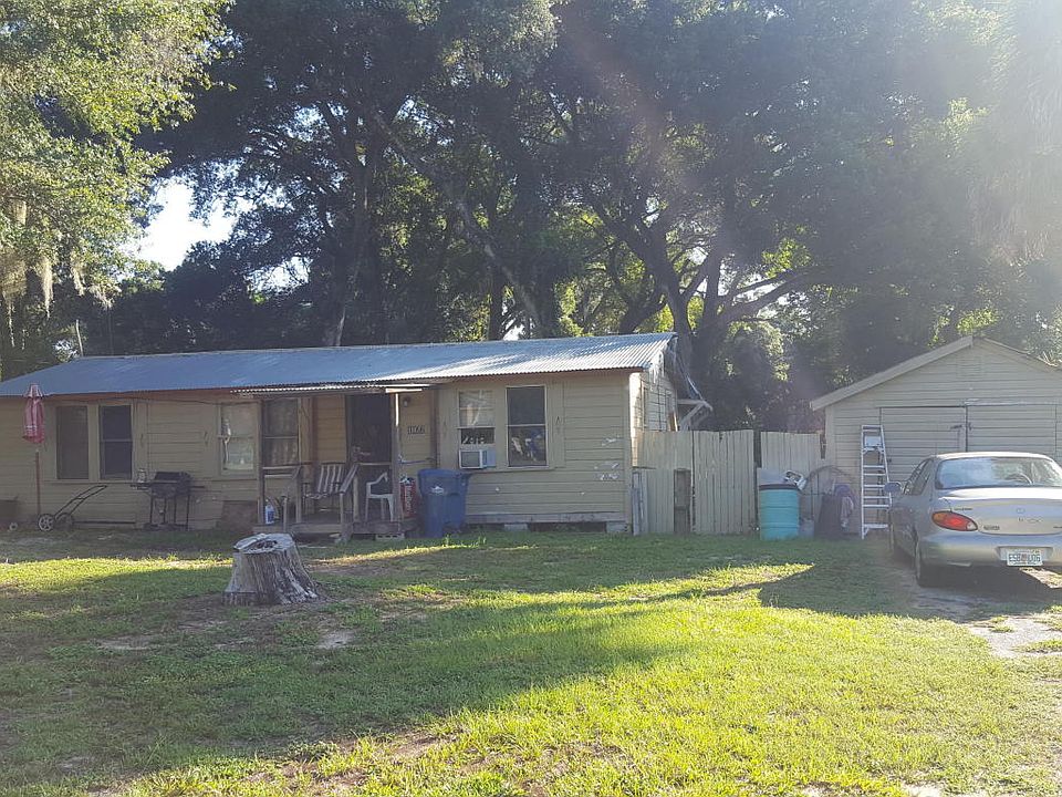 1st image of 1077 Roberts St