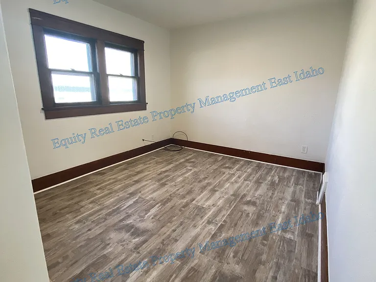 923 W Clark St #923 — Photo 3
