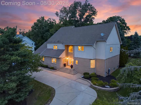 5593 Warrenshire Dr, West Bloomfield, MI 48322