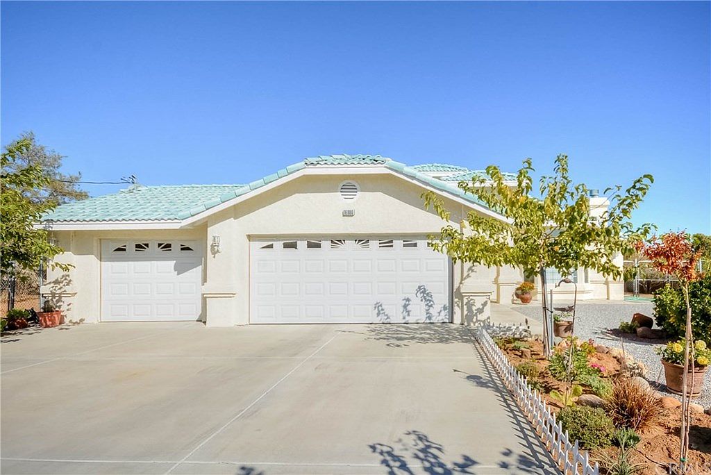 16880 Palm St, Hesperia, CA 92345 | Zillow