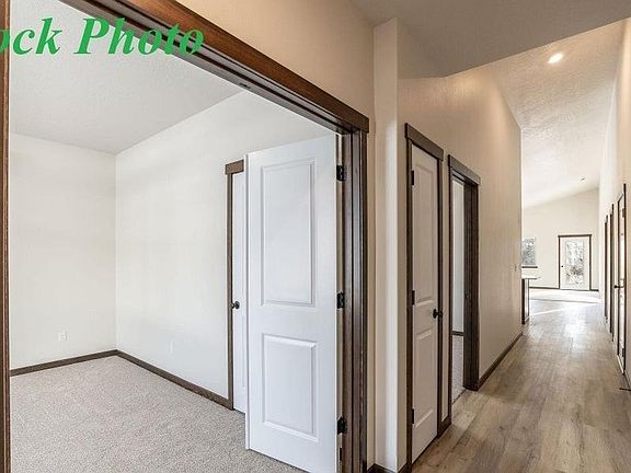 3rd image of 1140 Jersey St