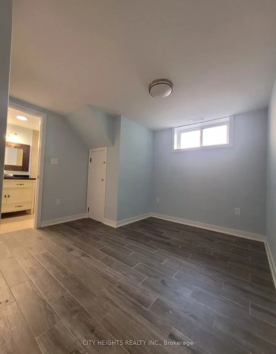 3 bed, $2,400 — Photo 4