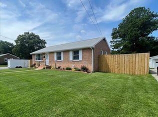 711 Keswick Rd, Colonial Heights, VA 23834