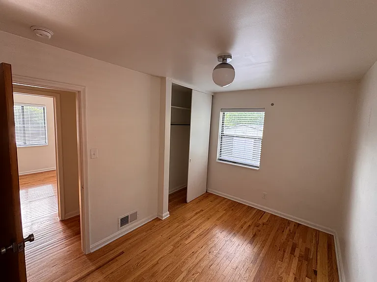 219 W 300 N — Photo 17