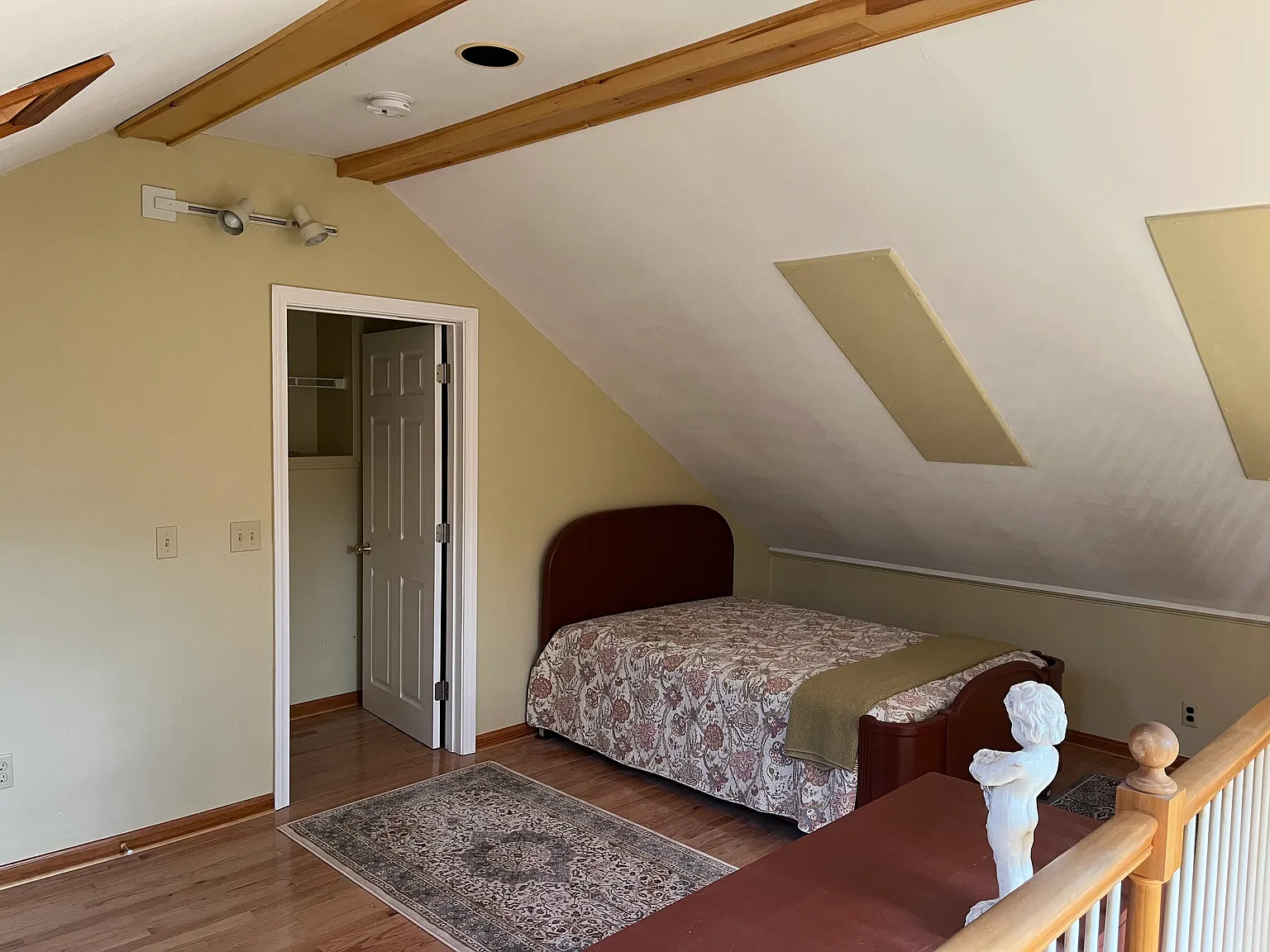 2 bed, 900 sqft, $2,200 — Photo 4