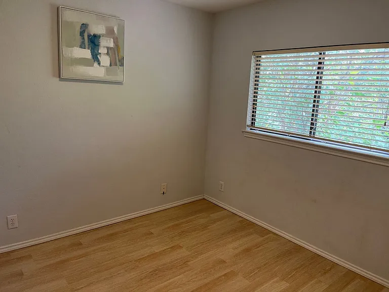 15 McLennan Oak — Photo 19