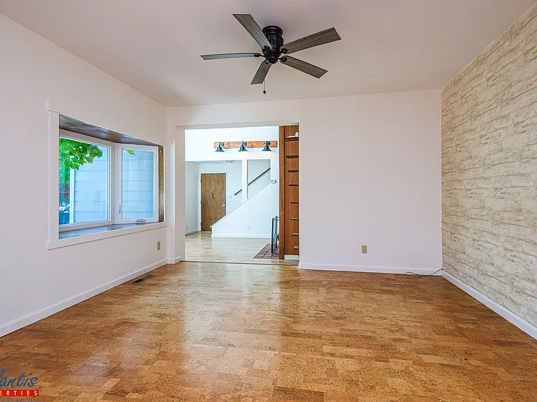 207 Harding Ave — Photo 4