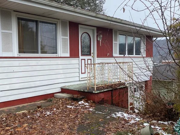 134 Wetzel Street, Paden City, WV 26159