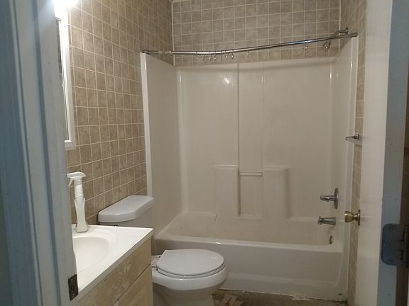 4th image of 8031 Montgall Ave