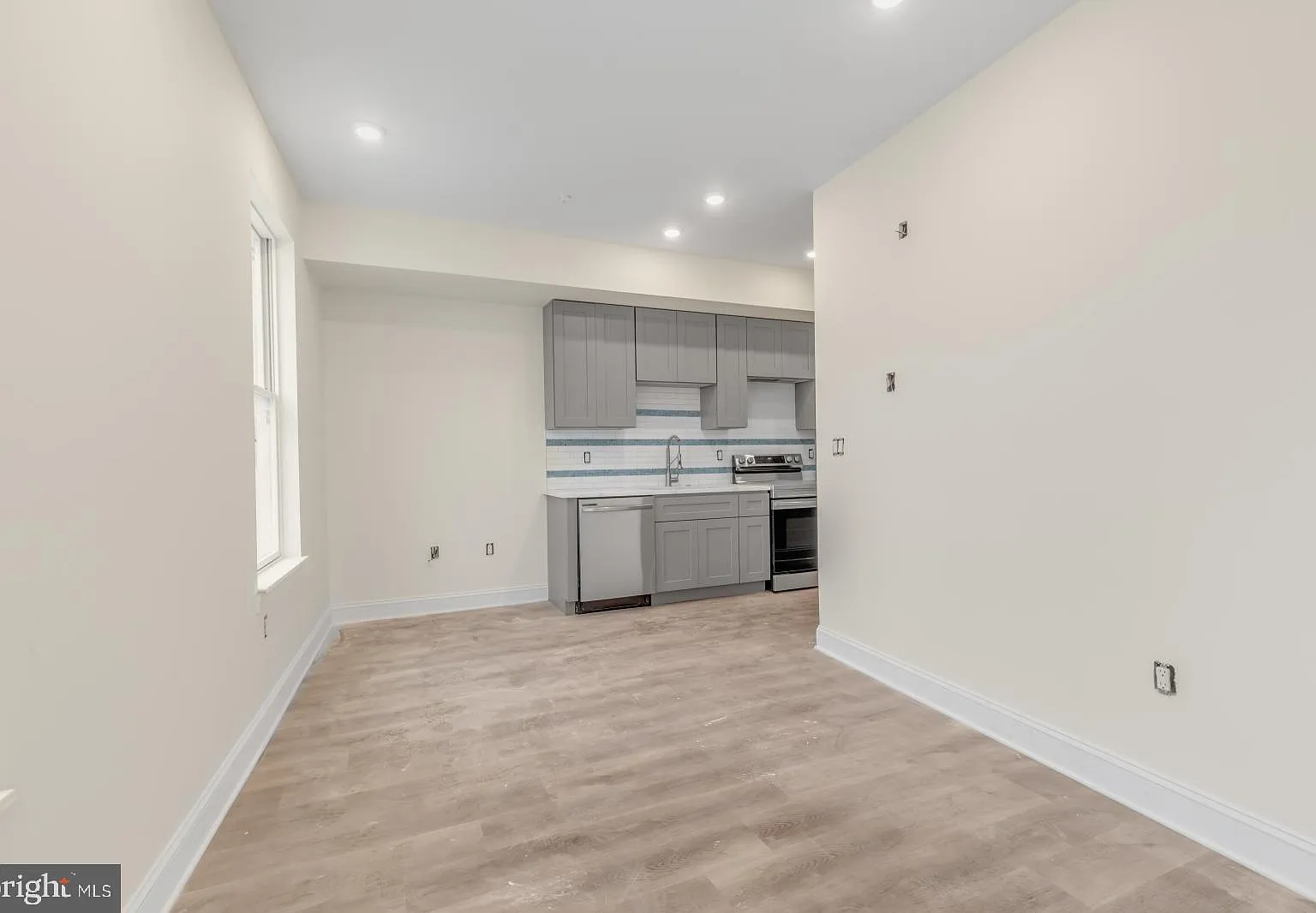 1 bed, 1.0 bath, 2736 sqft, $1,295 — Photo 3