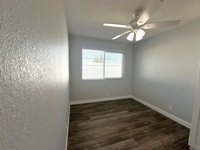 Marquis Apartments — Photo 17