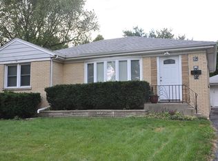 310 N Main St, Mount Prospect, IL 60056