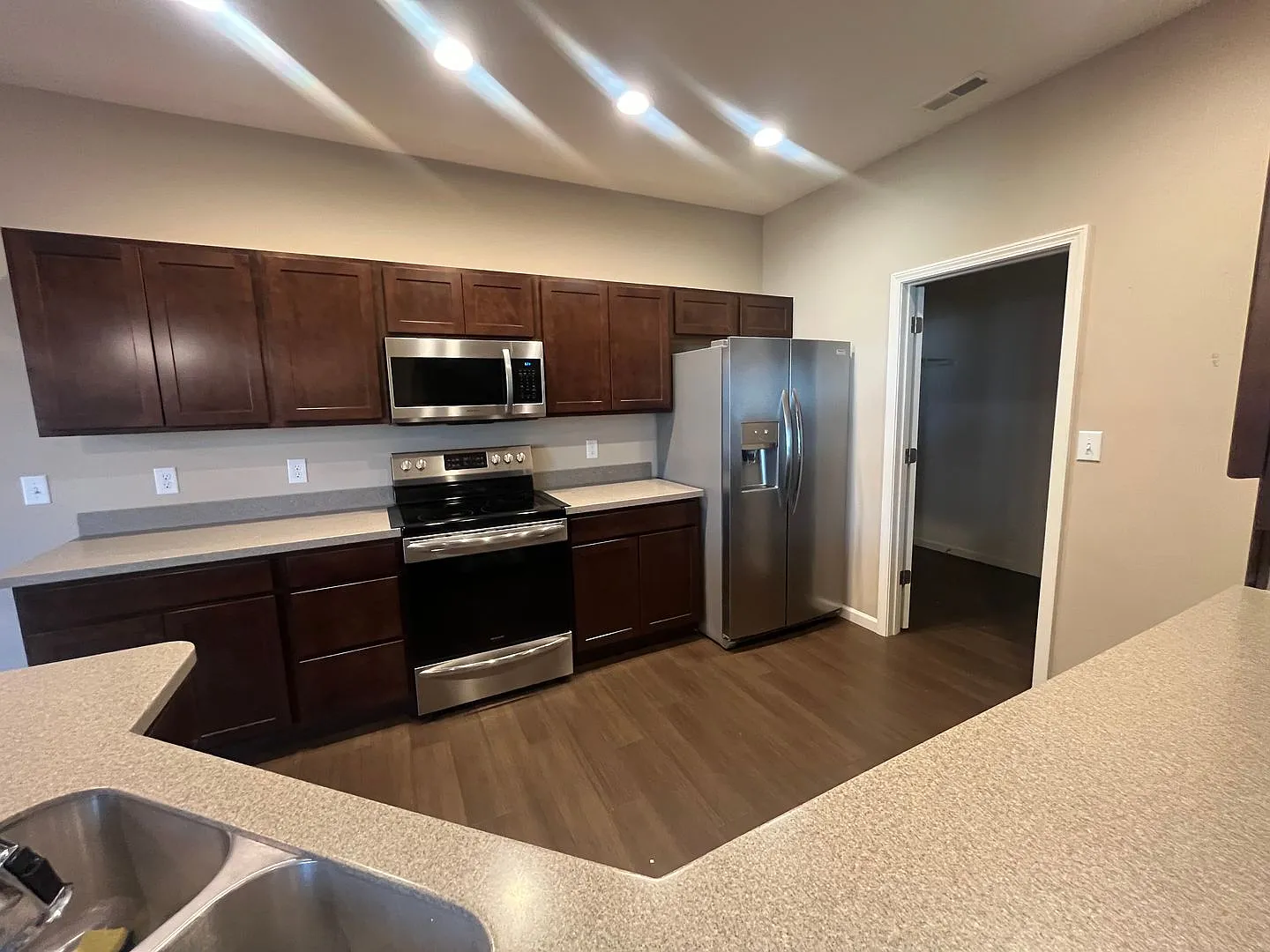 Beautifully Designed 3BR Home in Lafayette High Ceilings & Outdoor Charm — Photo 4