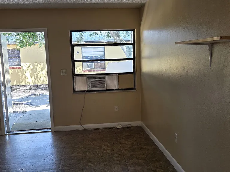 503 Washington Blvd NE — Photo 16